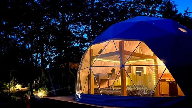 Hébergements insolites Au-delà du boulot / cabins & domes