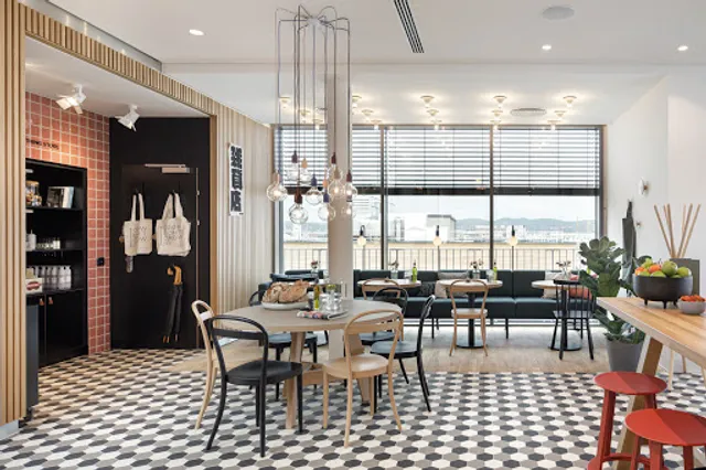 The Living Kitchen: Rooftop Restaurant and Bar by Zoku Vienna