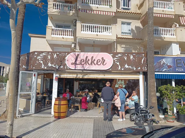 Lekker - Food and cake cafe