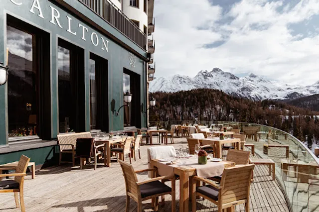 Carlton Bar & Sonnenterrasse