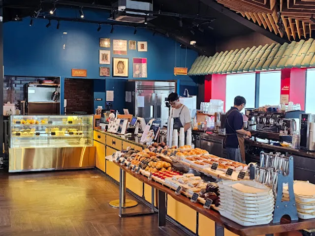 Antoinette Cafe & Bistro