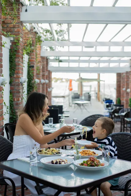 Maurizio's On The Water