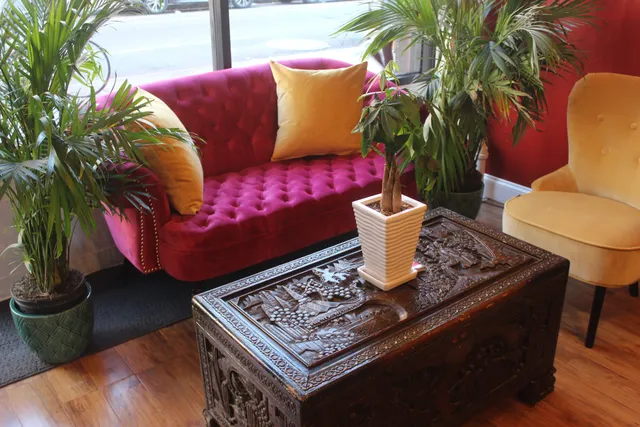 The Byas & Leon Shoppe