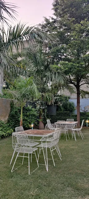 1940's Vintage House Restaurant & Garden Cafe