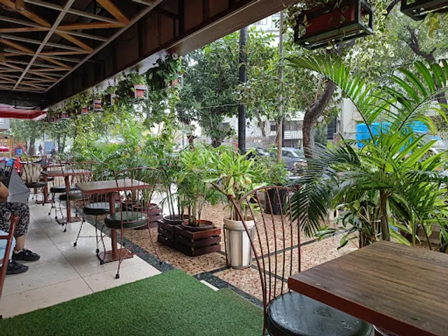 Scrumptiious Cafe & Bistro