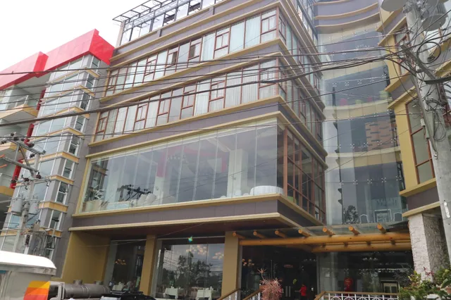 Paragon Hotel and Suites