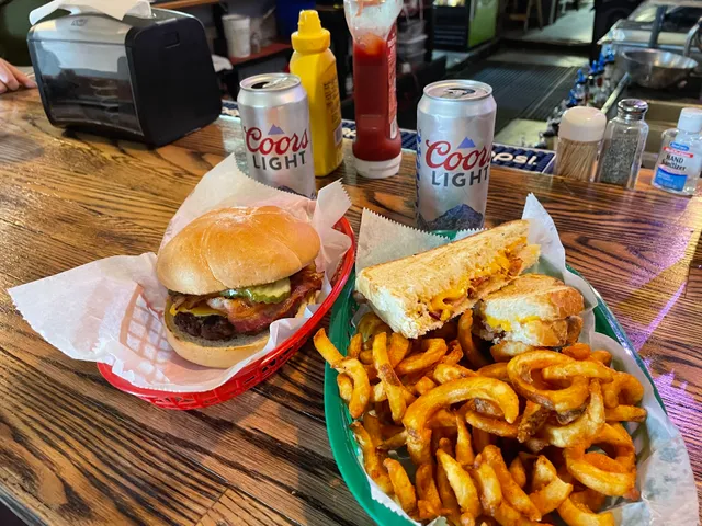 BAR-tell Bar and Grill