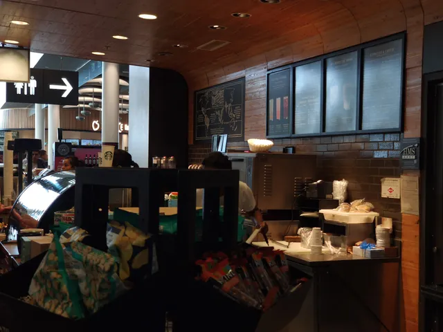 Starbucks (YYZ T1 Gate D42 Domestic)