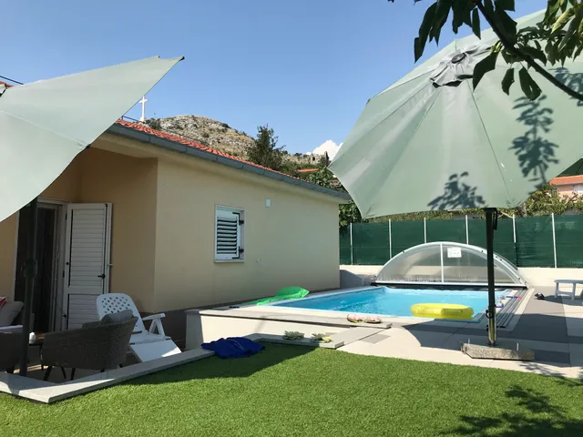 Holiday house Ružić, Katuni