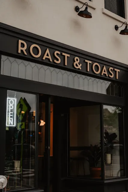 Roast & Toast - Cafe & Cocktail Bar (Simple Roast Downtown)