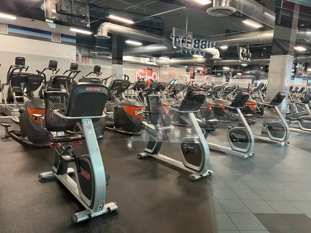 Crunch Fitness - Moreno Valley