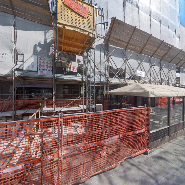 Smoking Bar and Guly