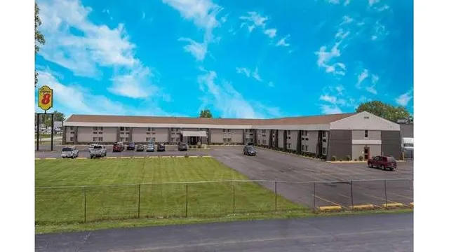 Super 8 by Wyndham South Holland