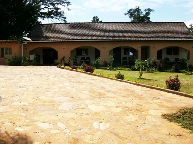 J-Courts Guesthouse Entebbe