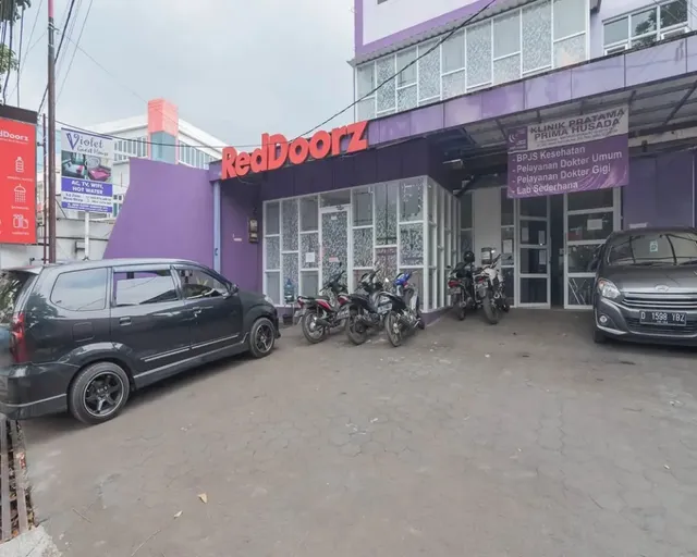 RedDoorz @ Gatot Subroto Street Bandung 3