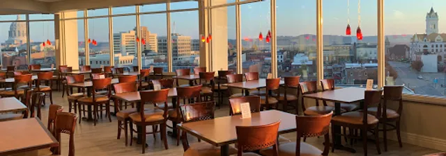 Sapphires Restaurant & Lounge at DoubleTree by Hilton Hotel Jefferson City