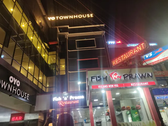 OYO 23727 White Residency