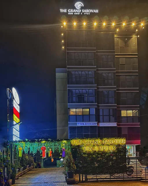 The Grand Sarovar Inn & Suits