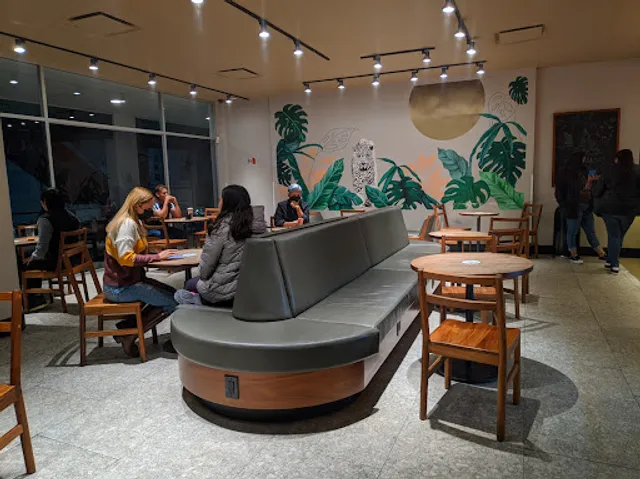 Starbucks San Luis Potosi Divina Square