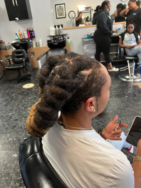 Lavish Locs Dreadlocs/Microlocs/Sisterlocks Studio