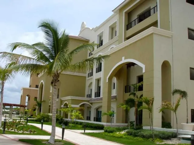 Aquamarina Luxury Residences