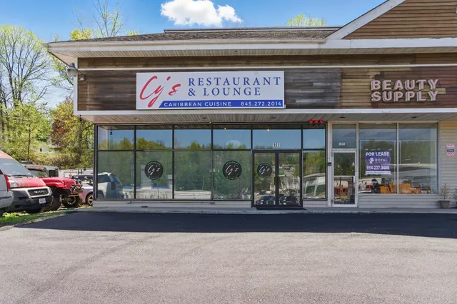 Cy's Restaurant & Lounge