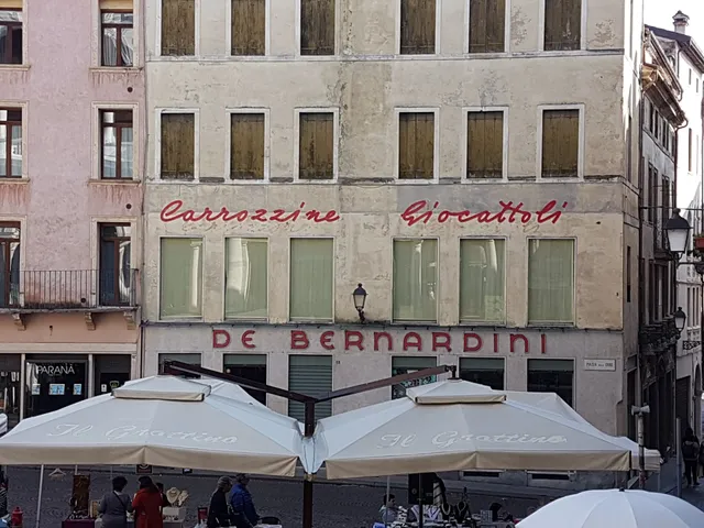 De Bernardini toys and models