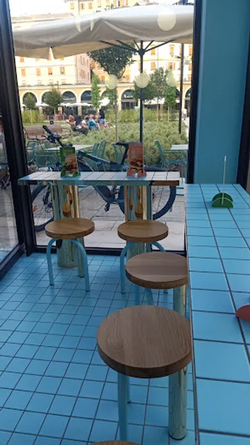 La Vacca Hamburgeria - Buns Factory