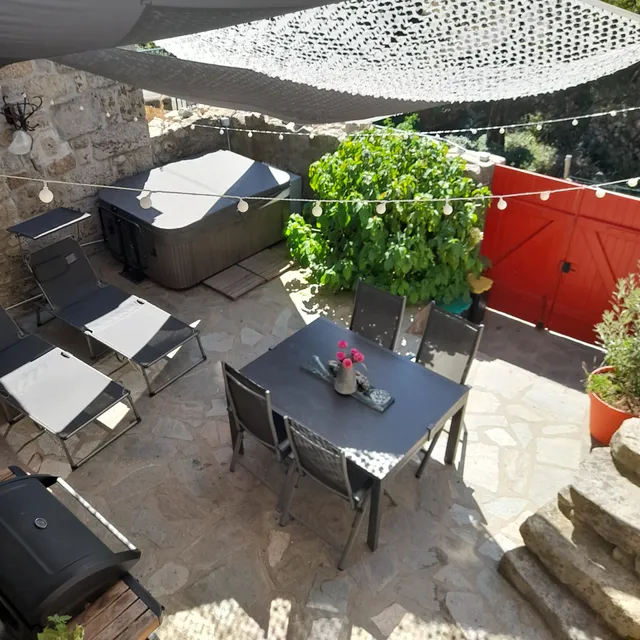 L'Orée des Bois - Location Gîte & Spa, Sauna, Billard et Espace Bien-Être - Ardèche du sud