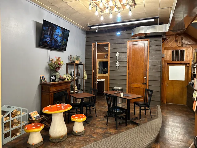 RAW ROOTS Juice Bar & Cafe