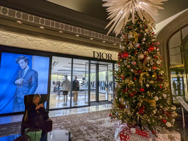 DIOR Vancouver Holt