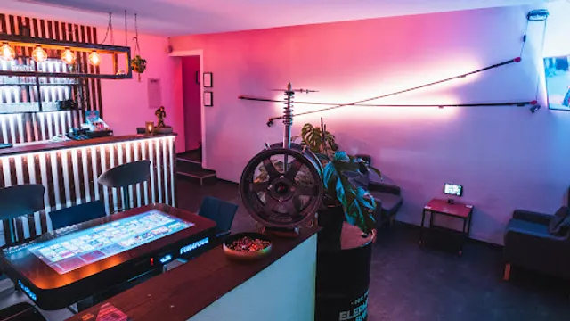 Moe's Lounge - Shisha Bar & Lounge