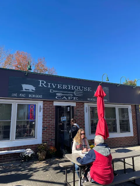 The Riverhouse Cafe