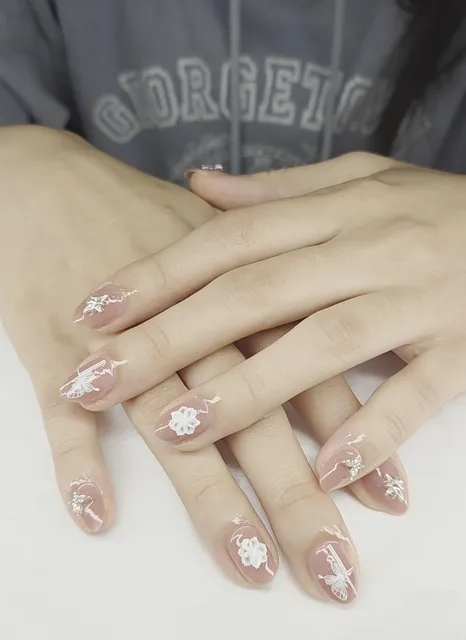 Paris Nails & Beauty