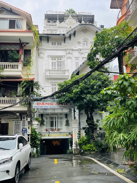 Hotels Being British