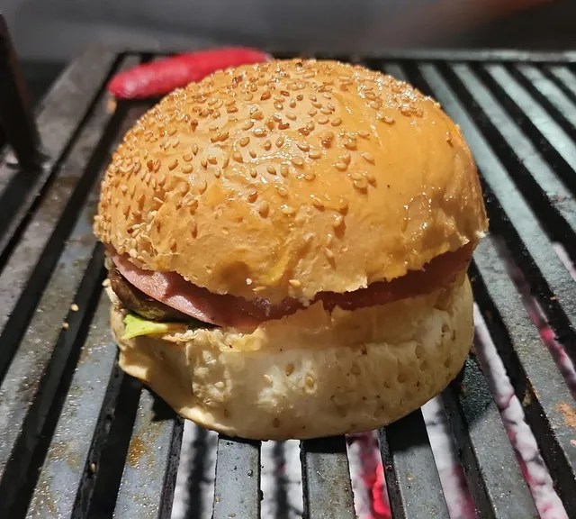 ¡Las Qué Ricas Burgers!