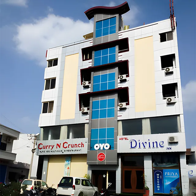 Hotel DIVINE INN