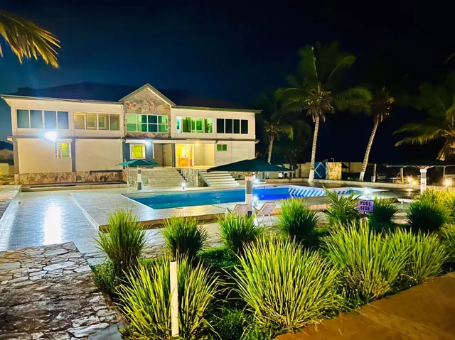 LLOYDS BEACH RESORT and SPA