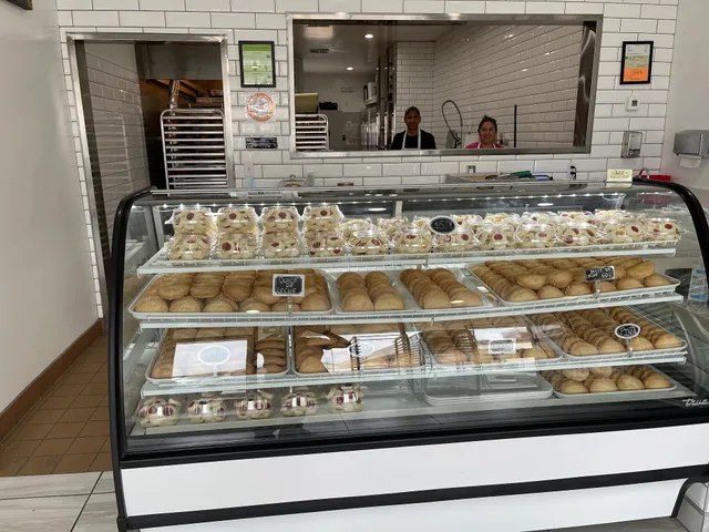 MAX'S BAKED GOODS Panaderia