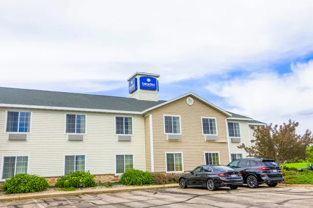 Evansville Inn & Suites