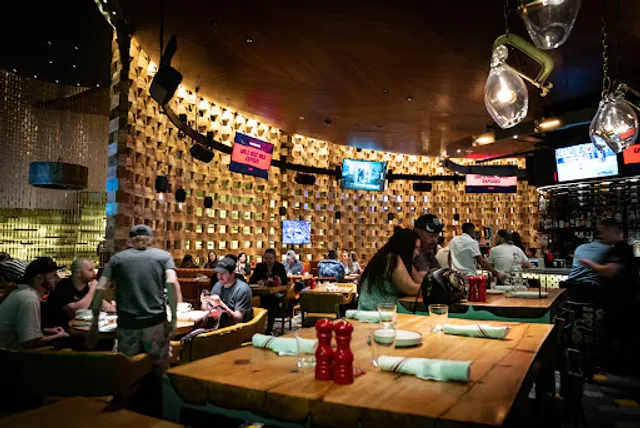 Moneyline Pizza & Bar