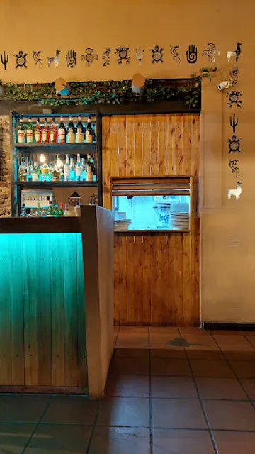 Llama Negra Bodegón urbano