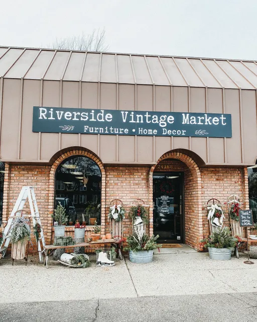 Riverside Vintage Market
