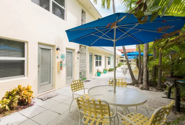 Sunny Shores Inn & Suites