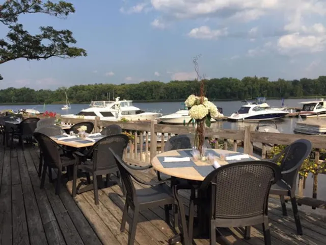 Boathouse Grille