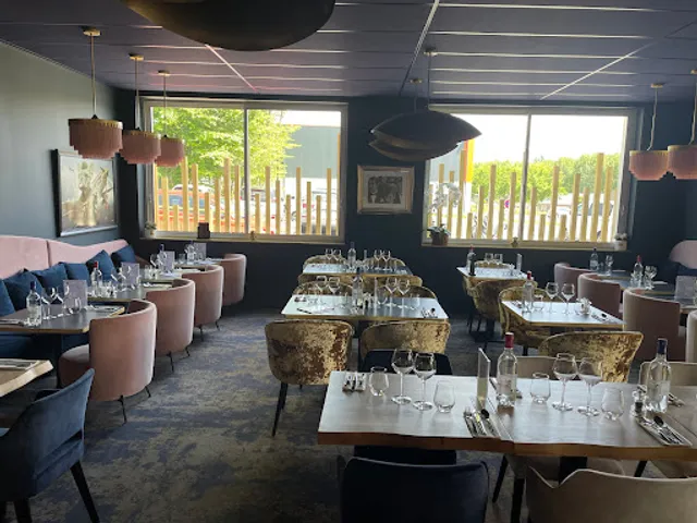 La Bandeja-Perigueux Restaurant - Paddle Boutique-Institut Of Beauté-Chiens Acceptés-Salle De Séminaire-Borne Recharge