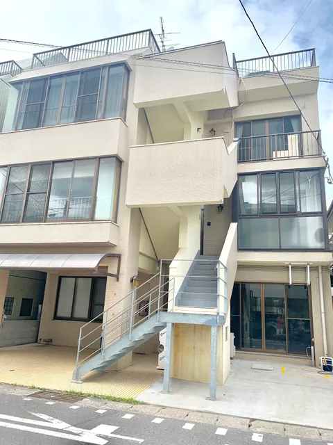 GANADAN(ガナダン)中央駅