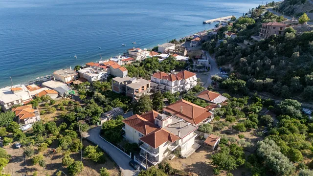 Davis Studios & Apartments