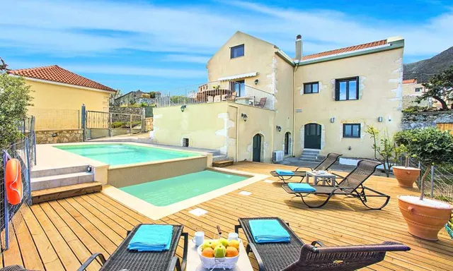 Cretan Sunrise Villa