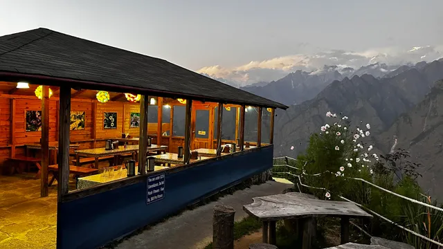 Blue Poppy Resort, Auli